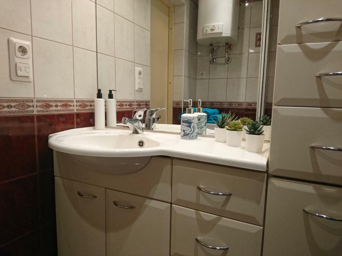City Center Raua Apartment With Balcony ทาลลินน์ ภายนอก รูปภาพ